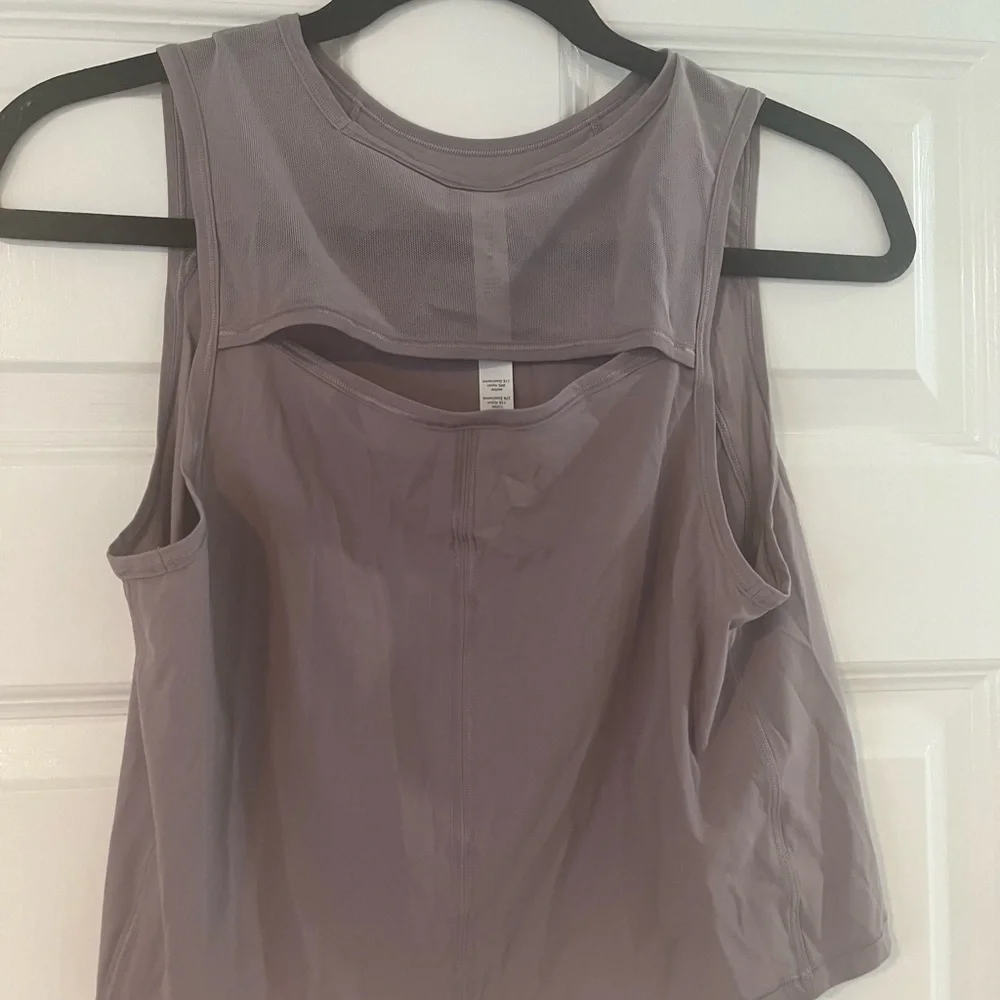 Lululemon workout tank - Picture 3 of 3